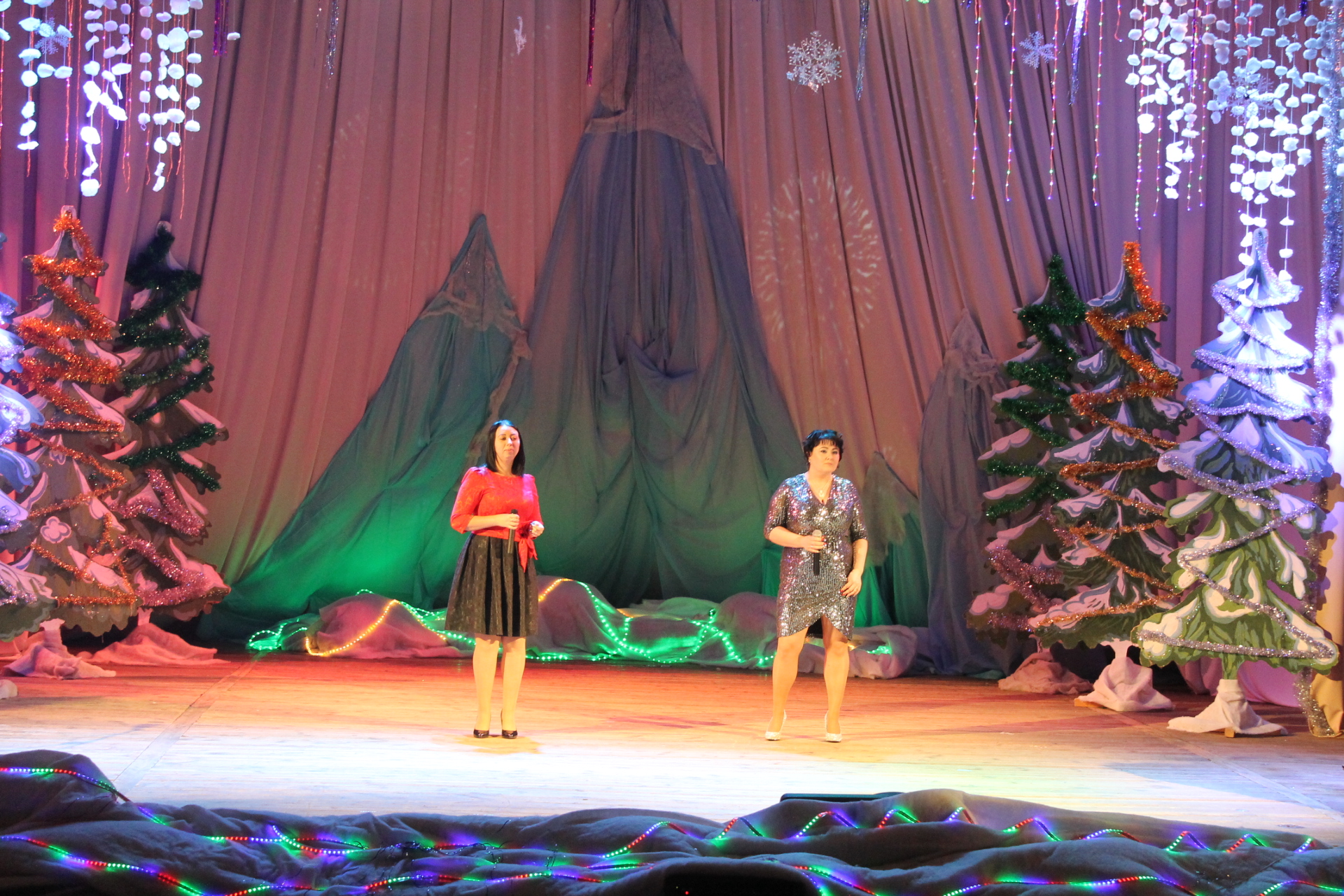"Шлягер на бис" - самые лучшие исполнители района выступили на сцене центрального Дома культуры 7 января