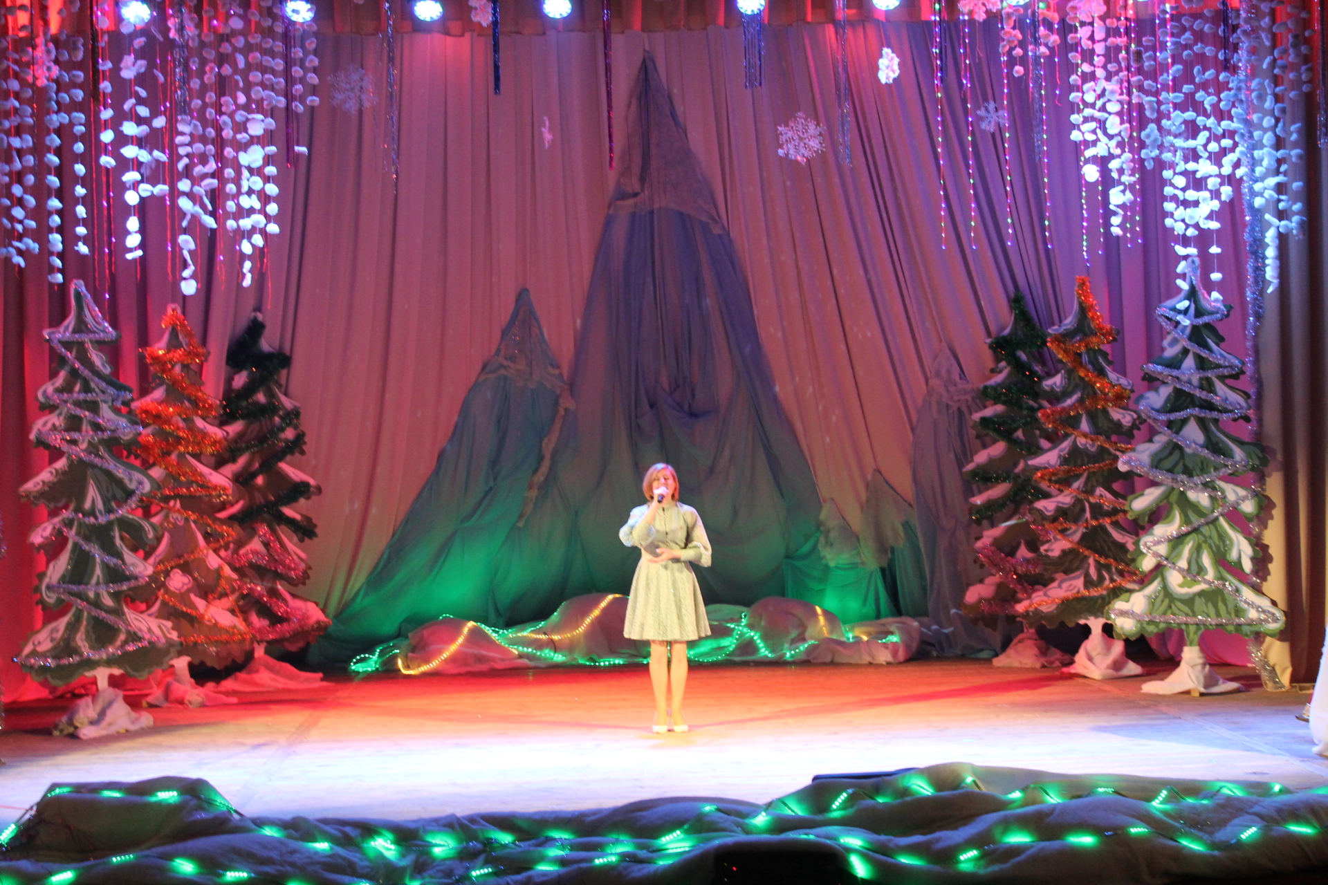 "Шлягер на бис" - самые лучшие исполнители района выступили на сцене центрального Дома культуры 7 января